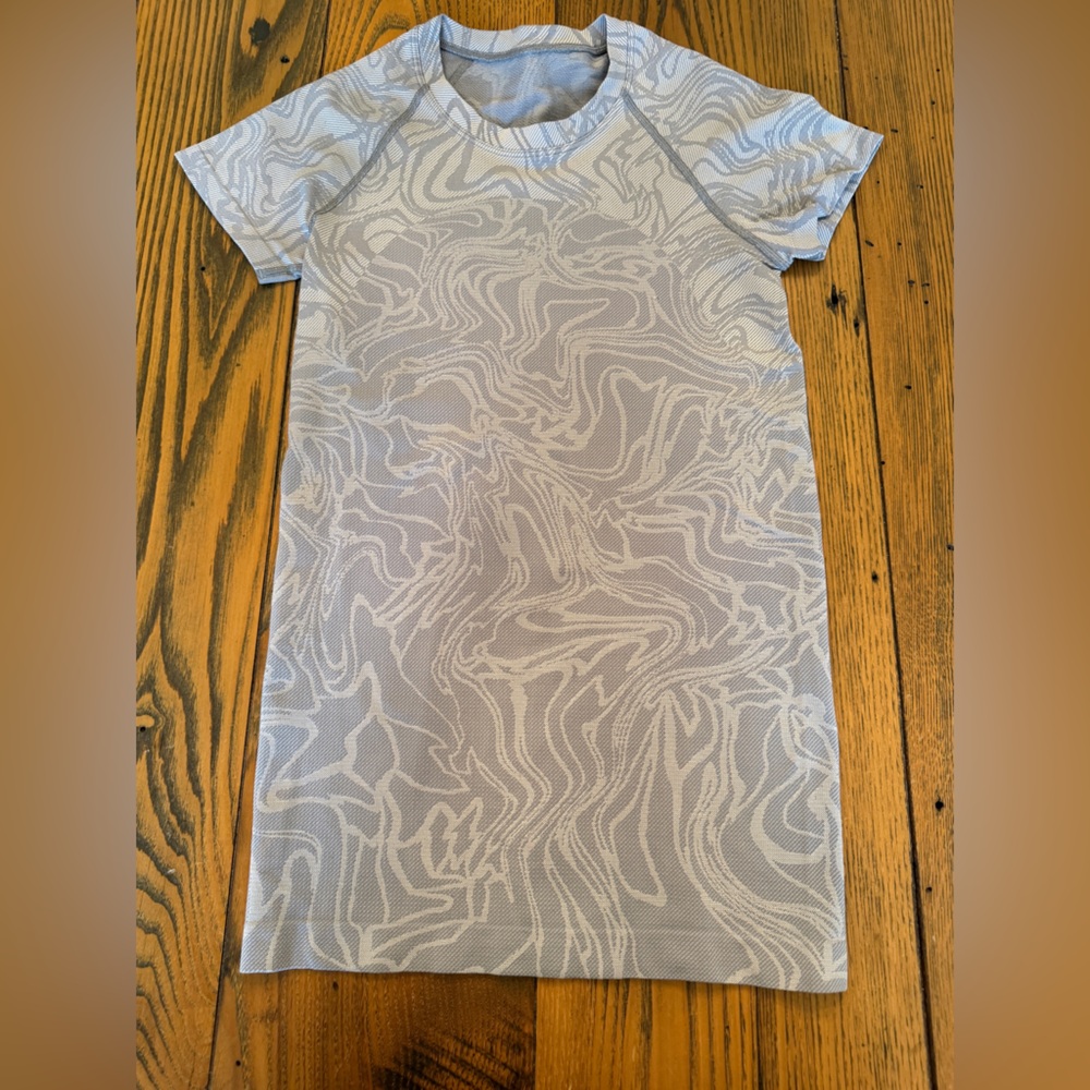 Lululemon Gray & White Swiftly Top, Size 2